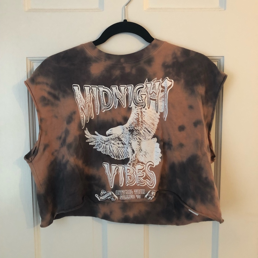 NWT Graphic Cropped Tee